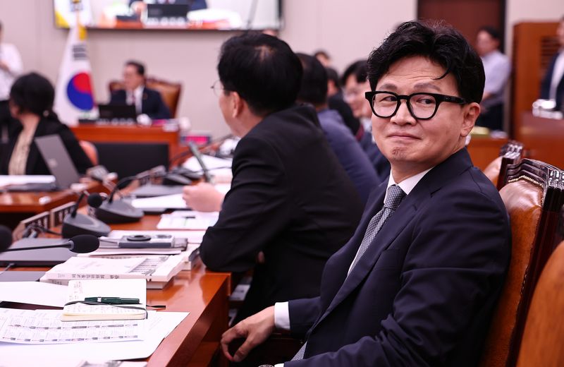 한동훈 무소속 의원이 지난 11일 서울 여의도 국회에서 열린 외교통일위원회 전체회의에 참석해 있다. 뉴스1