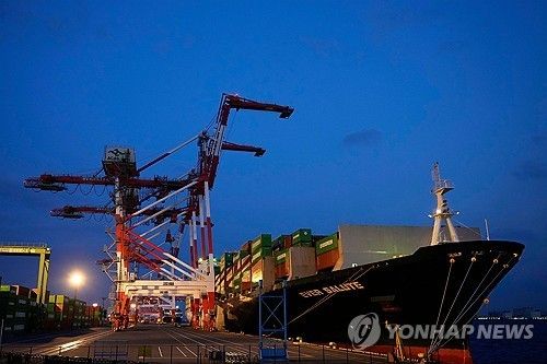 일본 도쿄항의 컨테이너선 (출처=연합뉴스)
