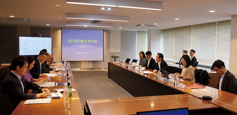 지난 13일 대동 대구공장에서 열린 ‘국내복귀기업의 지역투자 활성화와 제조 경쟁력 강화를 위한 현장 간담회’에서 참석자들이 의견을 나누고 있다. 대동 제공