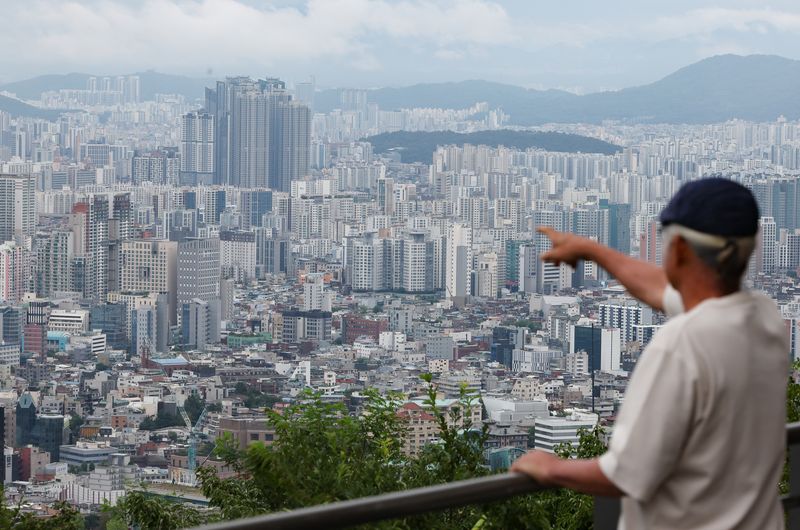 17일 서울 남산에서 바라본 아파트 밀집 지역의 모습. 뉴시스