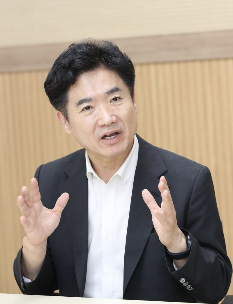 김대중 초대 전남광주통합특별시교육감이 파이낸셜뉴스와 인터뷰에서 "전남과 광주의 강점을 하나로 모아 대한민국을 대표하는 'K-교육특별시'를 만들고, 특별시민 모두가 자부심을 가질 수 있는 전남광주 교육을 만들어가겠다"라고 밝히고 있다. 전남광주통합특별시교육청 제공