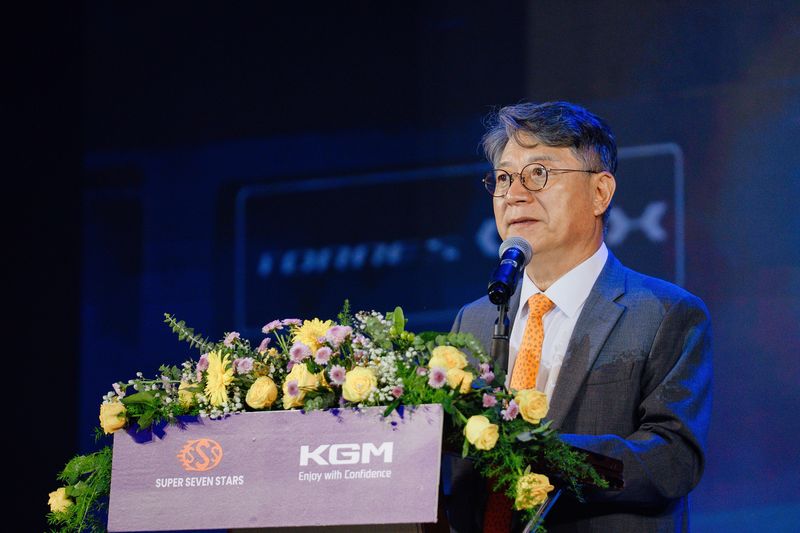 지난 14일 미얀마 양곤에서 열린 브랜드 론칭 행사에서 곽재선 KG모빌리티 회장이 발언하고 있다. KGM 제공.