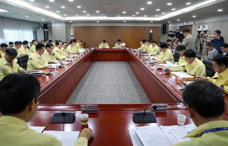 18일 충남도청에서 열린 실국원장회의 모습. 충남도 제공