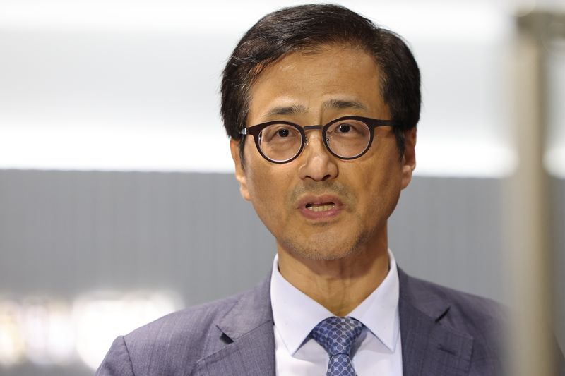 6·3 지방선거 투표용지 부족 사태 진상규명을 위한 선거관리위원회 특별검사(특검)로 임명된 이태한 국민권익위원회 비상임위원이 18일 서울 서초구 법무법인 동인 사무실에서 임명 소감 등을 밝히고 있다. 뉴시스