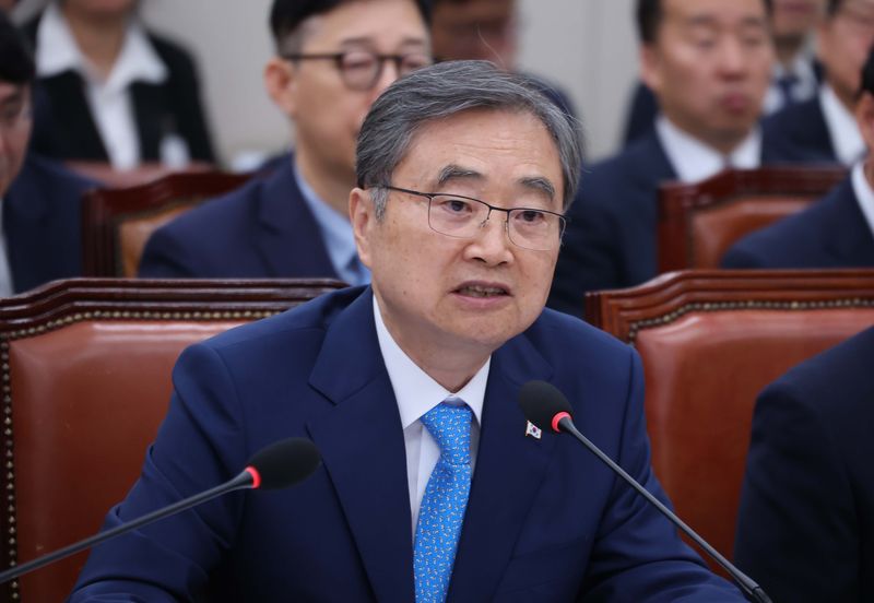 조현 외교부 장관이 19일 국회에서 열린 외교통일위원회 전체회의에서 한미 연합연습 '을지 자유의 방패' (UFS·Ulchi Freedom Shield) 훈련 축소와 관련한 질의에 답변하고 있다.연합뉴스
