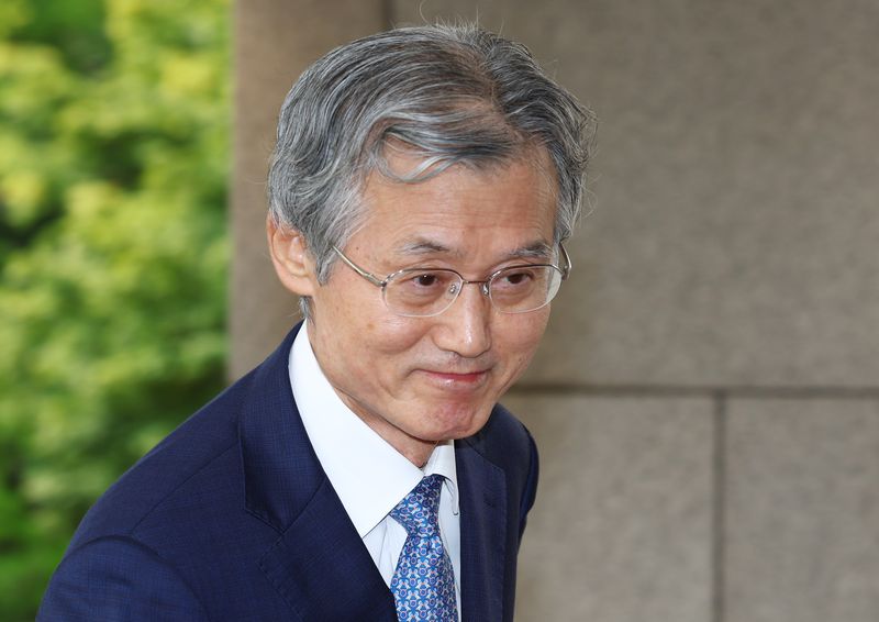 조희대 대법원장이 19일 서울 서초구 대법원으로 출근하고 있다. 뉴시스