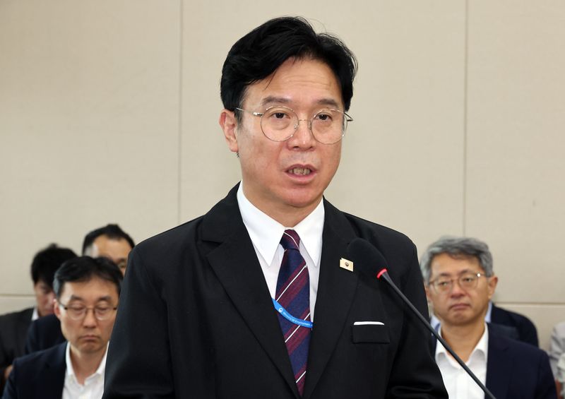 김영훈 고용노동부 장관이 19일 여의도 국회에서 열린 기후에너지환경노동위원회 제3차 전체회의에서 결산 및 예비비 지출 승인건에 대한 제안설명을 하고 있다. 뉴시스