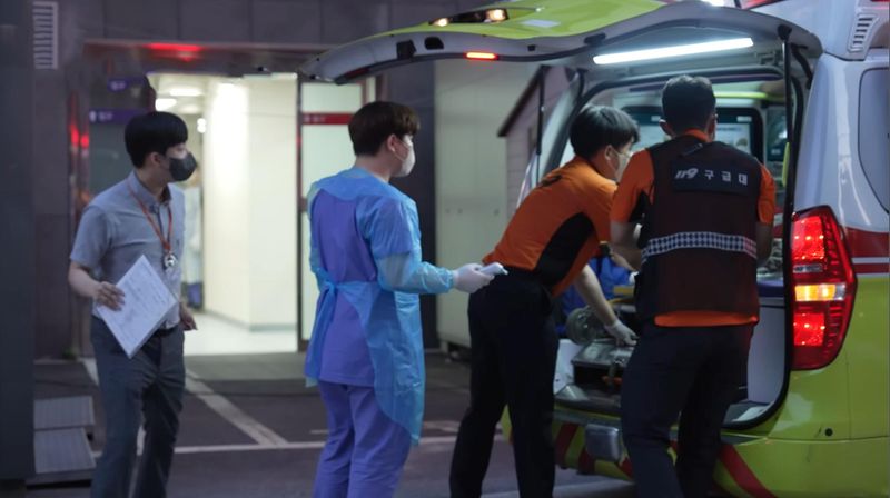 부산을 찾는 외국인관광객 숫자가 크게 늘어나면서 예기치 못한 질환이나 사고로 지역 대형병원 응급실을 이용하는 경우도 늘어나고 있다. 온병원 제공
