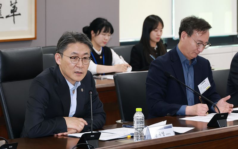 권대영 금융위원회 부위원장이 지난 3월 서울 종로구 정부서울청사에서 열린 보이스피싱 대응 간담회에서 발언을 하고 있다. 금융위 제공