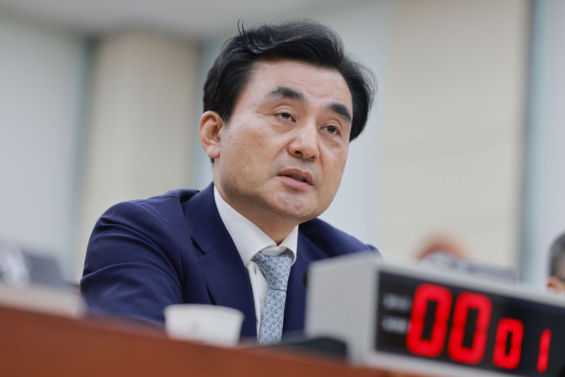 안규백 국방부 장관이 20일 국회 국방위원회 전체회의에서 위원 질의에 답하고 있다. 연합뉴스