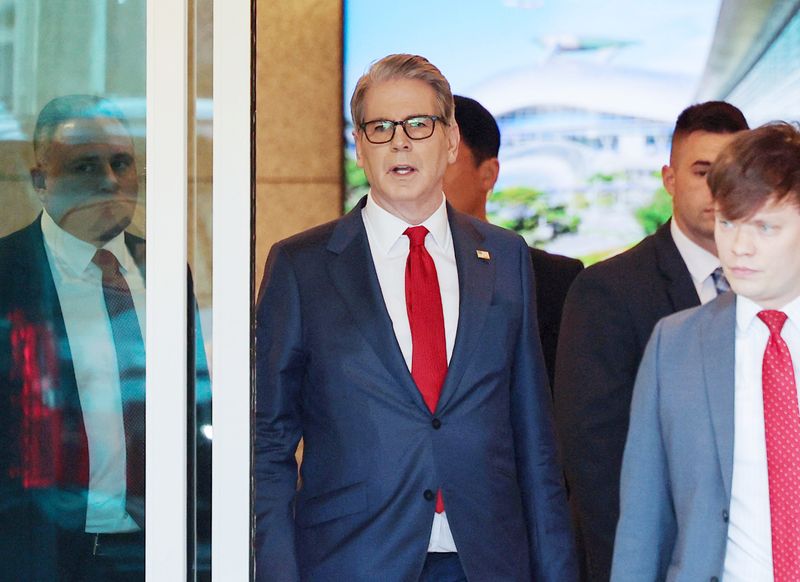 지난 5월 13일 오전 인천국제공항을 통해 입국하고 있는 스콧 베선트 미국 재무부 장관 . 베선트 장관은 이날 이재명 대통령과 허리펑 중국 국무원 부총리를 각각 만났다. 뉴스1