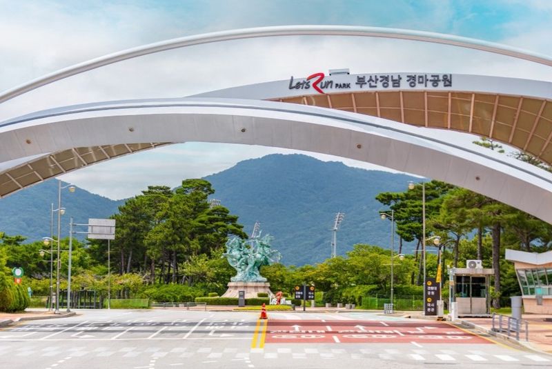 렛츠런파크 부산경남 경마공원 전경. 한국마사회 제공