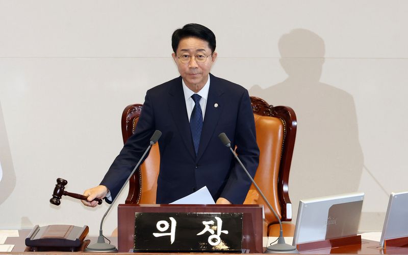 조정식 국회의장이 20일 국회에서 열린 본회의에서 개의를 선언하고 있다. 연합뉴스