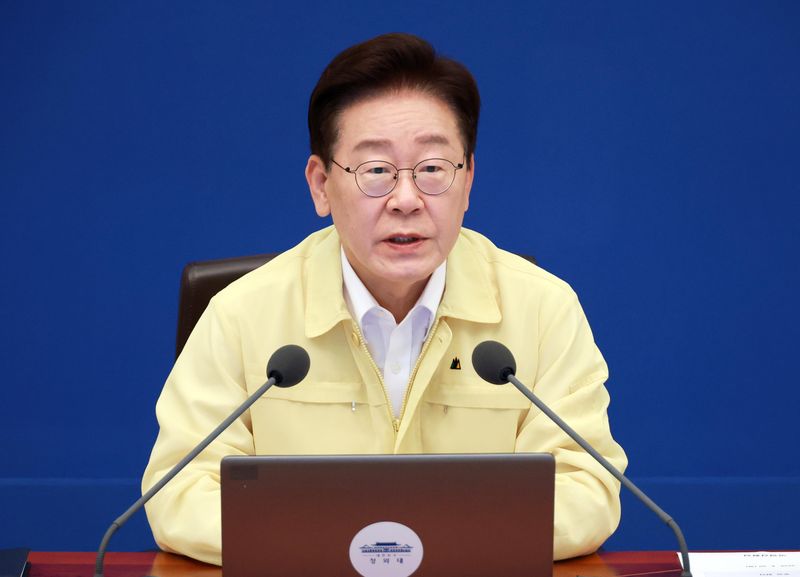 이재명 대통령이 20일 청와대에서 열린 수석보좌관회의에서 발언하고 있다. 뉴시스