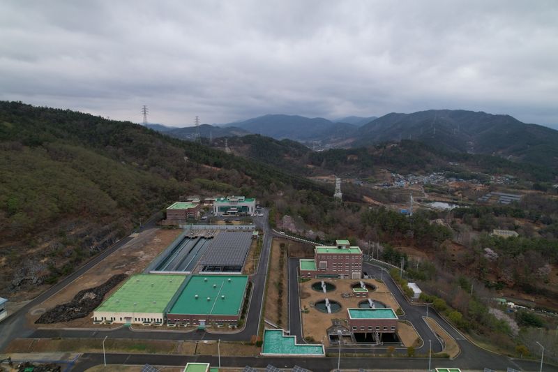 순천시가 시민이 안심하고 마실 수 있는 깨끗한 수돗물 공급을 위해 올해부터 오는 2030년까지 5년간 총 6억원을 들여 '시민 체감 수돗물 수질 관리 강화 사업'을 추진한다. 사진은 순천 대룡정수장 모습. 순천시 제공