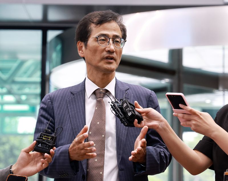 21일 이태한 선거관리위원회 특별검사가 유재성 경찰청장 직무대행, 홍석기 국가수사본부장과의 면담을 위해 서울 서대문구 경찰청에 들어서며 취재진의 질문에 답하고 있다. 뉴스1