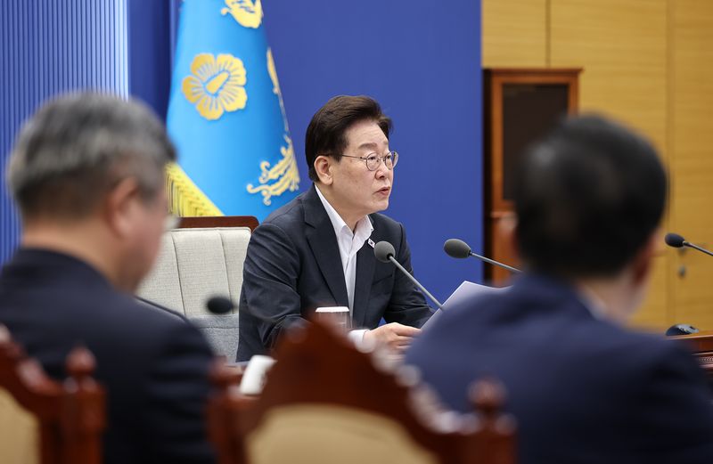 이재명 대통령이 21일 청와대에서 열린 제1차 반부패정책협의회에서 발언하고 있다. 뉴스1