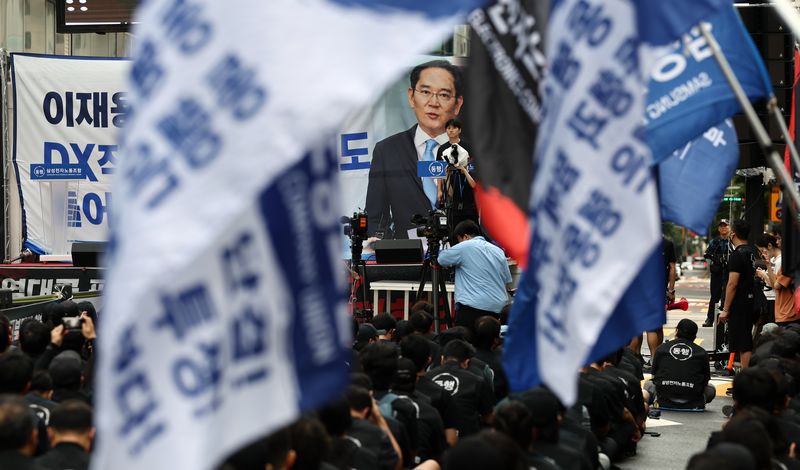 21일 서울 삼성 서초사옥 인근에서 삼성전자 DX노조의 'DS부문과 보상격차 해소 요구 집회'가 열리고 있다. 2026.08.21. /사진=연합뉴스