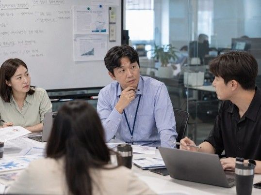 팀장 승진에 축하 대신 위로가 온다 [김문경의 리더십테크](24)