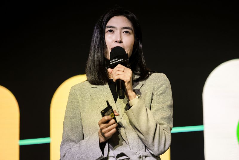 [서울=뉴시스] 정병혁 기자 = 정신아 카카오 대표가 4일 서울 중구 플라자호텔에서 열린 카카오 기자간담회에서 발표를 하고 있다. 2025.02.04. jhope@newsis.com *재판매 및 DB 금지