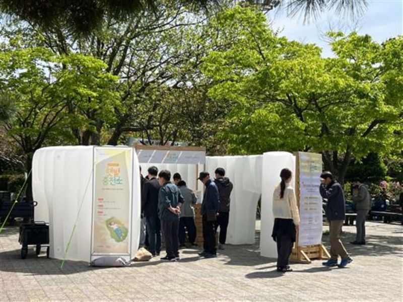 ‘2026 대한민국 공공 PR 대상’에서 우수상을 받은 햇볕충전소 캠페인 현장. 부산시 제공