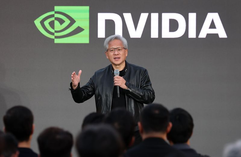 젠슨 황 엔비디아 최고경영자(CEO)가 지난 6월 8일 서울 중구 신라호텔에서 열린 행사에서 연설 중인 모습. 뉴시스