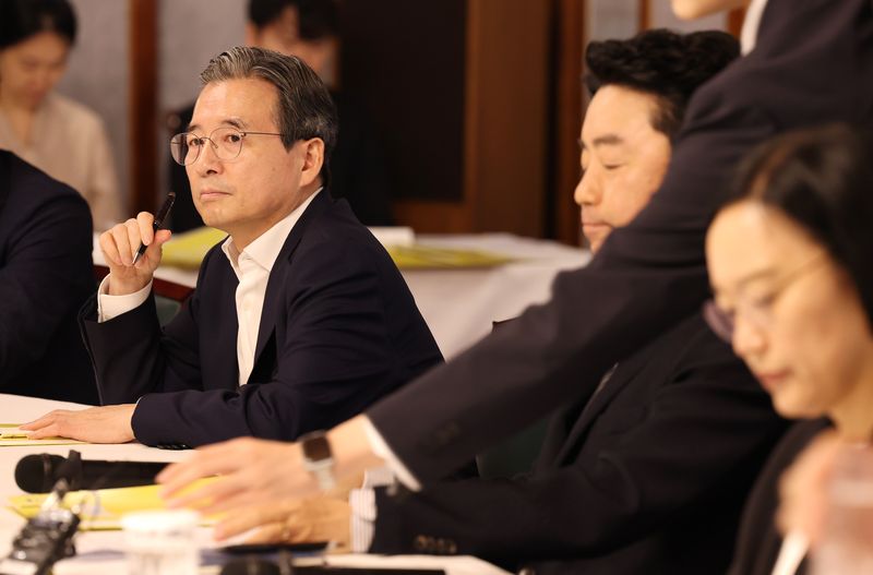 김용범 청와대 정책실장, 광주 반도체 부지 찾는다