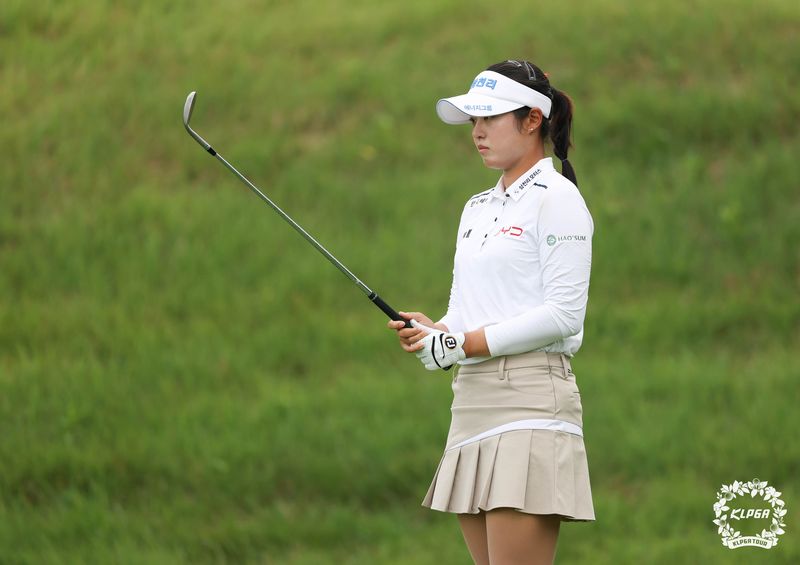 서교림이 23일 경기 포천의 포천힐스CC에서 열린 BC카드·한경 제48회 KLPGA 챔피언십 4라운드 5번홀에서 그린을 파악하고 있다. (KLPGA 제공)
