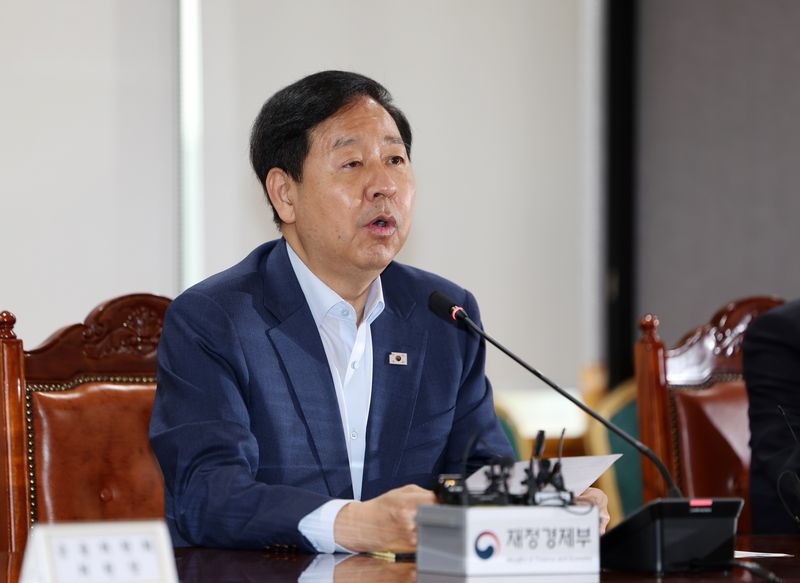 [서울=뉴시스] 김명년 기자 = 사진은 구윤철 경제부총리 겸 재정경제부 장관이 지난 21일 오전 서울 중구 은행회관에서 열린 시장상황점검회의에서 모두발언하고 있는 모습. 2026.08.21. kmn@newsis.com