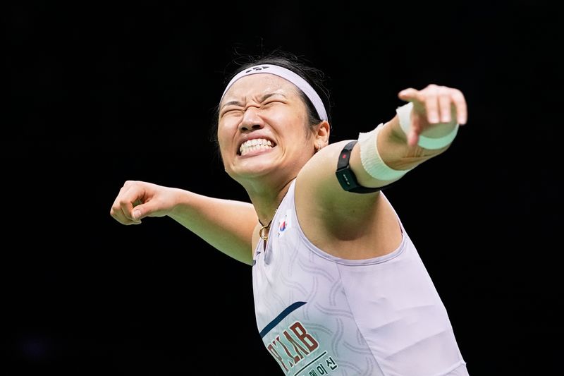 [뉴델리=AP/뉴시스] = 안세영이 23일(한국 시간) 인도 뉴델리에서 열린 2026 세계배드민턴연맹(BWF) 세계선수권대회 여자 단식 결승전에서 일본 야마구치 아카네에게 승리하며 우승을 확정 지은 뒤 기뻐하고 있다. 2026.08.23.