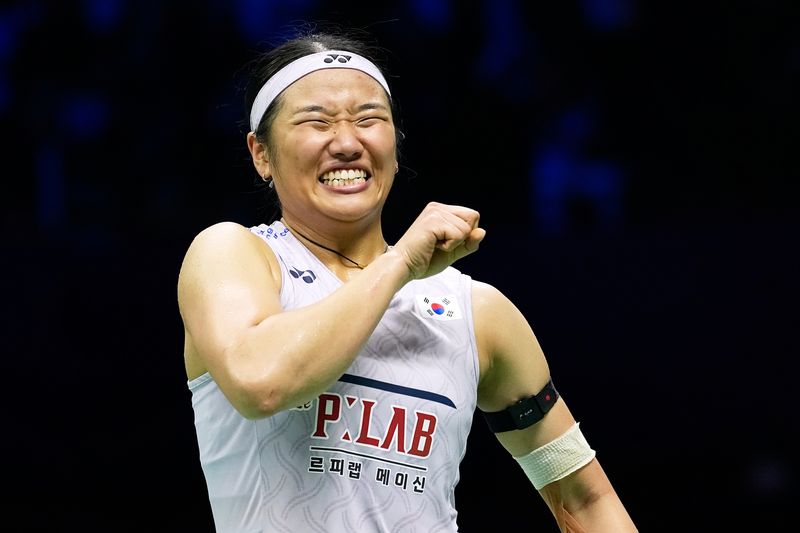 [뉴델리=AP/뉴시스] = 안세영이 23일(한국 시간) 인도 뉴델리에서 열린 2026 세계배드민턴연맹(BWF) 세계선수권대회 여자 단식 결승전에서 일본 야마구치 아카네에게 승리하며 우승을 확정 지은 뒤 기뻐하고 있다. 2026.08.23.