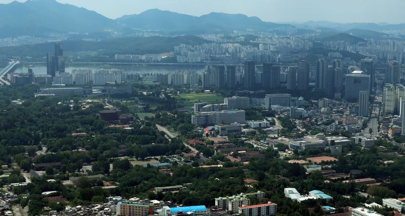 서울시 "시민 3명 중 2명, 용산공원 주택 공급에 '반대'"