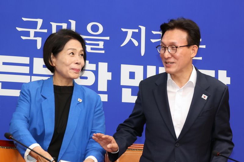 더불어민주당 김민석 대표가 24일 국회에서 열린 최고위원회의에 참석하고 있다. 사진=서동일 기자