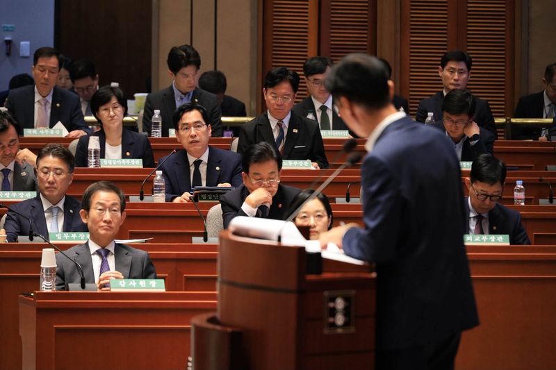 24일 국회 예산결산특별위원회 종합정책질의에서 문대림 더불어민주당 의원이 제주 실종사건 허위 종결 문제와 경찰의 관리·감독 책임을 지적하고 있다. 이날 경찰청은 장기간 고통을 겪은 실종자와 가족들에게 송구하다며 사과했다. /사진=문대림 의원실 제공