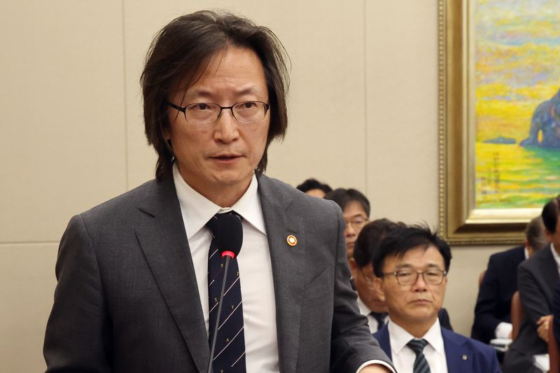 주병기 공정거래위원장이 24일 오후 서울 여의도 국회에서 열린 정무위원회 전체회의에서 2025회계연도 결산 제안설명을 하고 있다. 뉴스1
