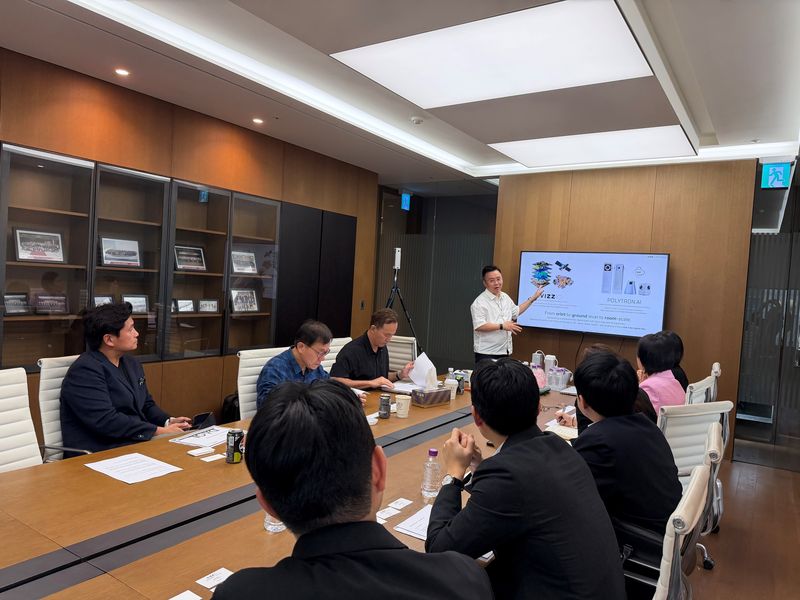 SK증권과 비지오 테크놀로지스 관계자들이 로드쇼 관련한 미팅을 진행하고 있다. SK증권 제공