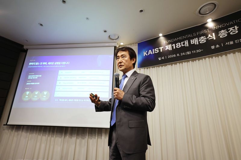 지난 24일 서울 광화문에서 열린 배충식 한국과학기술원(KAIST) 총장 기자간담회에서 배 총장이 발언하고 있다. KAIST 제공