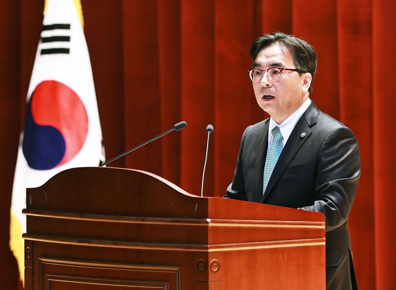 박정성 산업통상부 통상교섭본부장이 24일 정부세종청사 12동 대강당에서 열린 취임식에서 취임사를 하고 있다. 산업통상부 제공