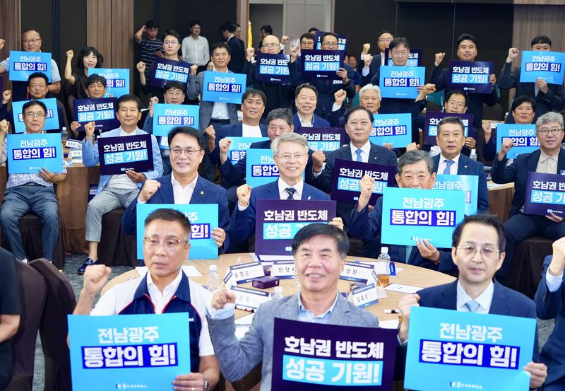 정치권 '800조 반도체' 특위·TF 잇단 구성…초당적 협력 필요