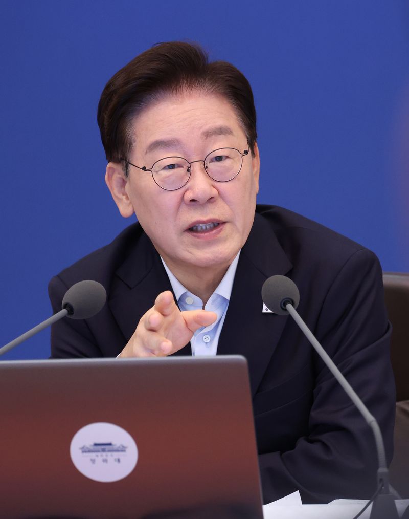 이재명 대통령이 25일 청와대에서 열린 국무회의에서 발언하고 있다. 청와대통신사진기자단