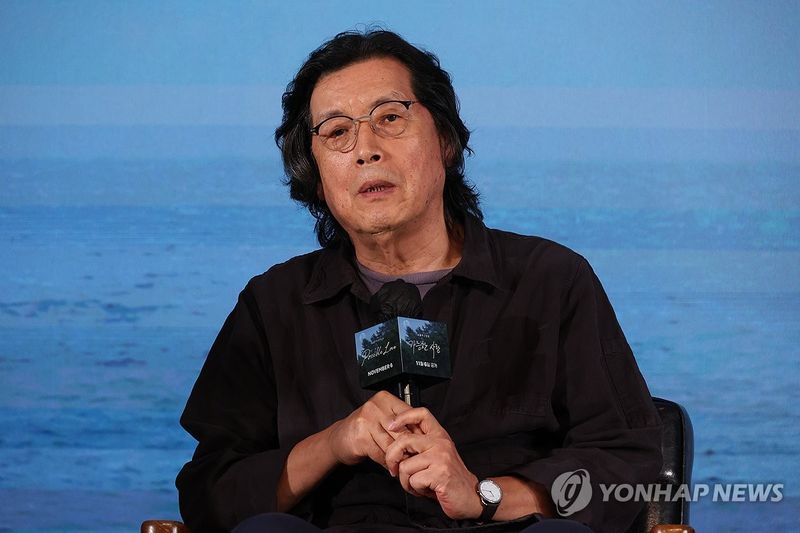 인사말하는 영화 '가능한 사랑'의 이창동 감독. 연합뉴스