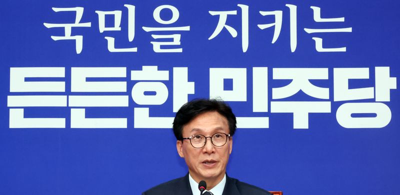 김민석 더불어민주당 대표가 25일 여의도 국회에서 민주당 혁신특별기구 '메가텐' 인선 관련 브리핑을 하고 있다. 뉴시스