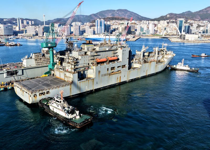 정비를 받기 위해 지난 1월 부산 영도구 HJ중공업 영도조선소에 입항한 미국 해군 4만t급 군수지원함 '아멜리아 에어하트'. HJ중공업 제공