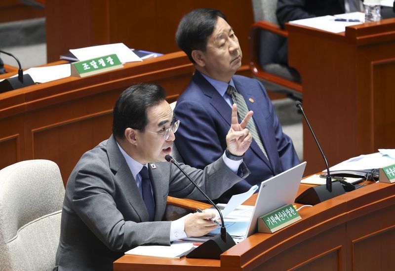 박홍근 기획예산처 장관이 25일 오전 서울 여의도 국회에서 열린 예산결산특별위원회 전체회의에서 답하고 있다. /사진=뉴시스