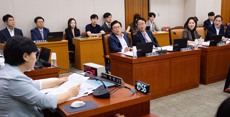 여야, 보완수사권·조희대 거취 충돌…중수청장 청문회법 의결