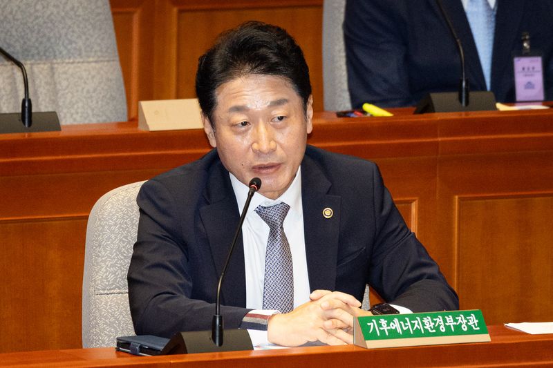 이호현 기후에너지환경부 차관이 8월 26일 서울 여의도 국회에서 열린 제438회 국회(임시회) 예산결산특별위원회 제3차 전체회의에 출석해 의원 질의에 답하고 있다. 뉴스1