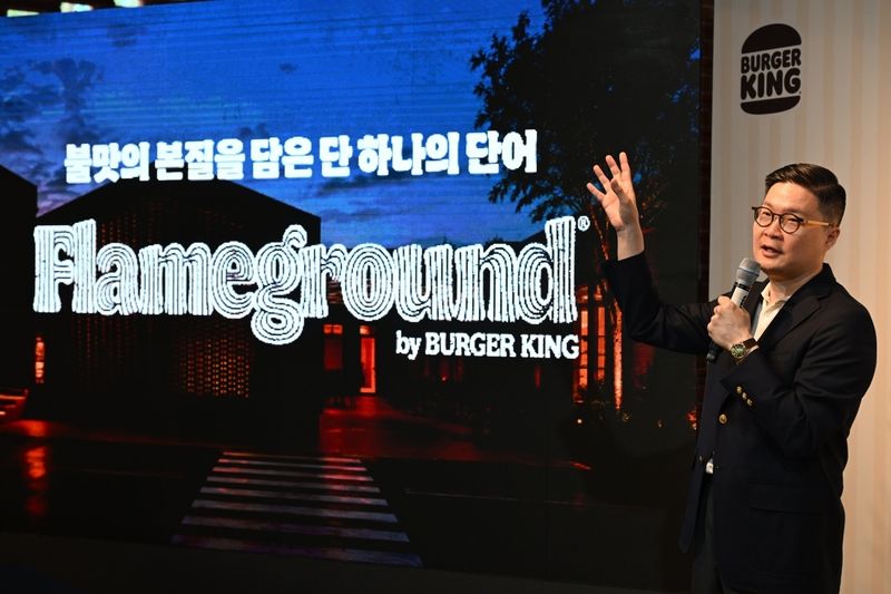 이동형 BKR 대표가 26일 서울 성수동 플레임그라운드 오프닝 간담회에서 플래그십 스토어에 대해 설명하고 있다. BKR 제공