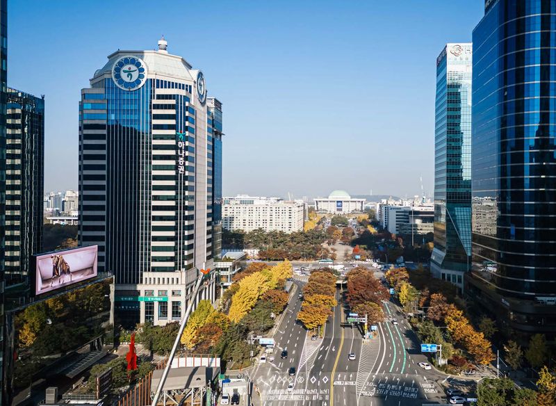 코람코더원리츠가 담고 있는 여의도 하나증권 본사 빌딩 전경. 코람코신탁 제공.