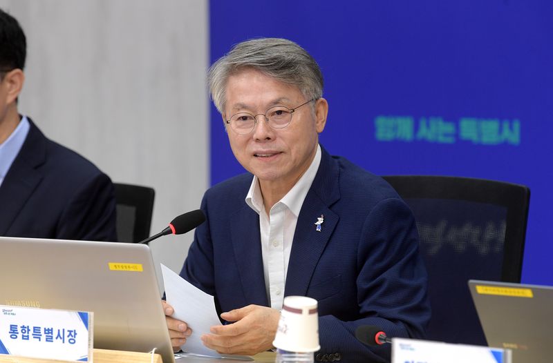 민형배 전남광주특별시장이 26일 광주청사 소회의실에서 열린 확대간부회의를 주재하고 있다. 전남광주통합특별시(광주특별시) 제공