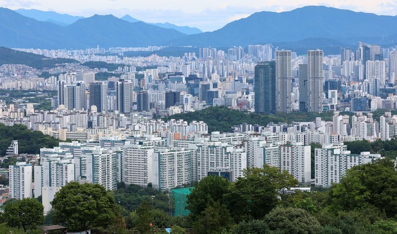 서울 남산에서 바라본 아파트 단지. 뉴스1